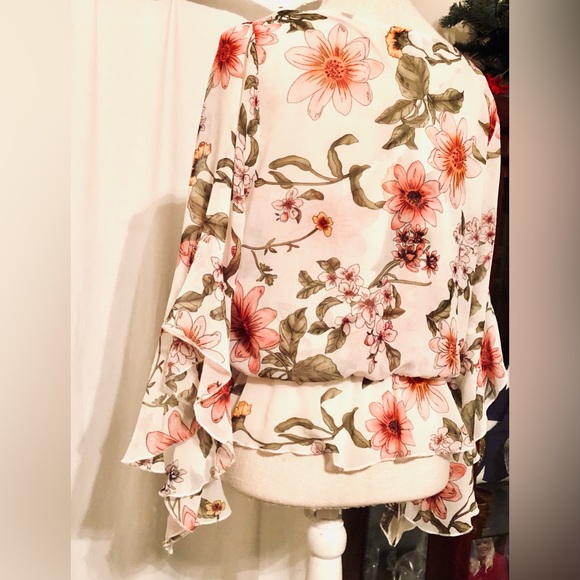 Women’s(Guess) Pink & White Floral ruffle-sleeved Blouse in size Large - Picture 4 of 7